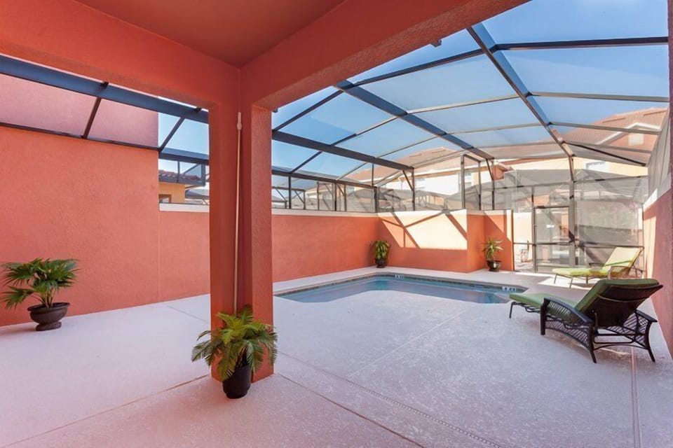 Private splash pool