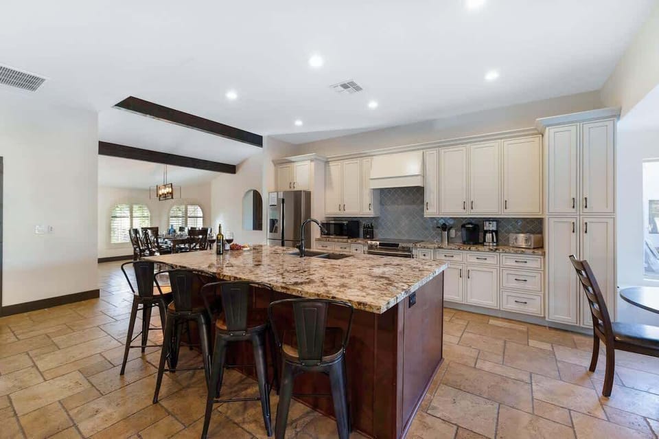 The perfect space for entertaining with plenty of seating