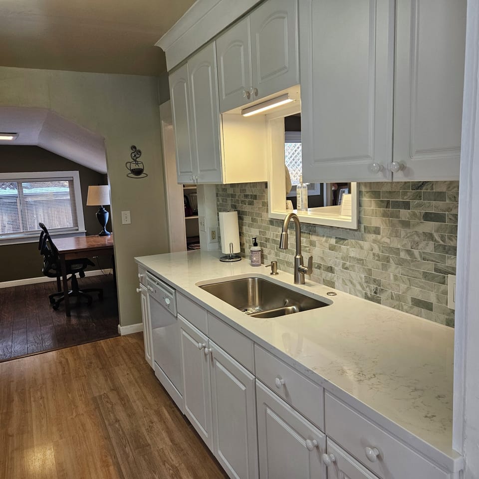 Full kitchen with cooking prep area