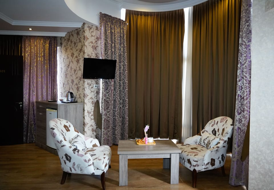 Standard Double or Twin Room, 1 Bedroom | Egyptian cotton sheets, desk, blackout drapes, soundproofing