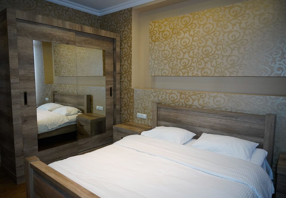Standard Double or Twin Room, 1 Bedroom | Egyptian cotton sheets, desk, blackout drapes, soundproofing