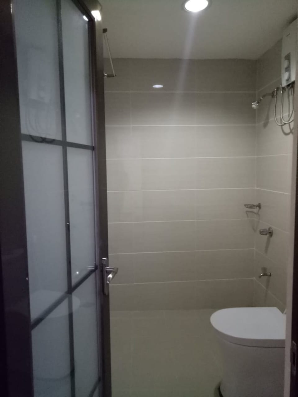 Shower, free toiletries, slippers, bidet