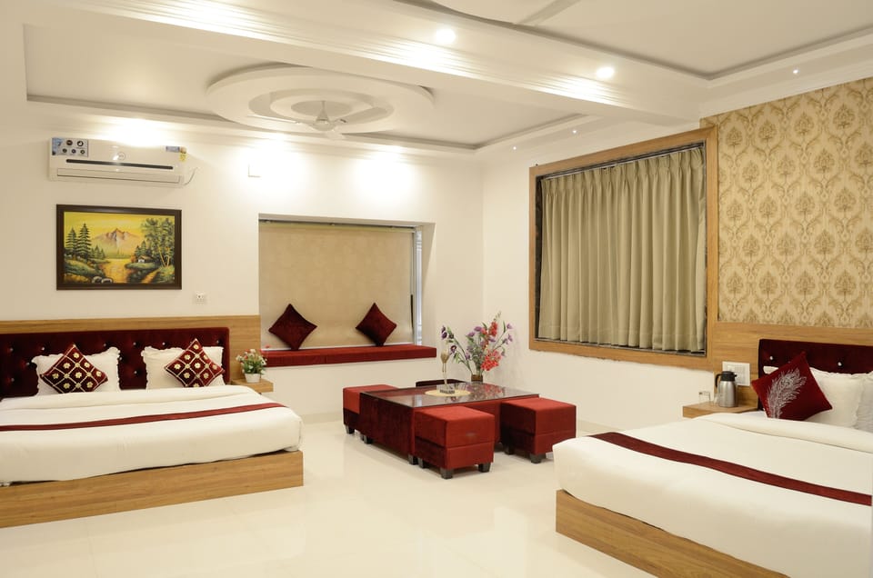 Family Room | 10 bedrooms, Select Comfort beds, laptop workspace, iron/ironing board