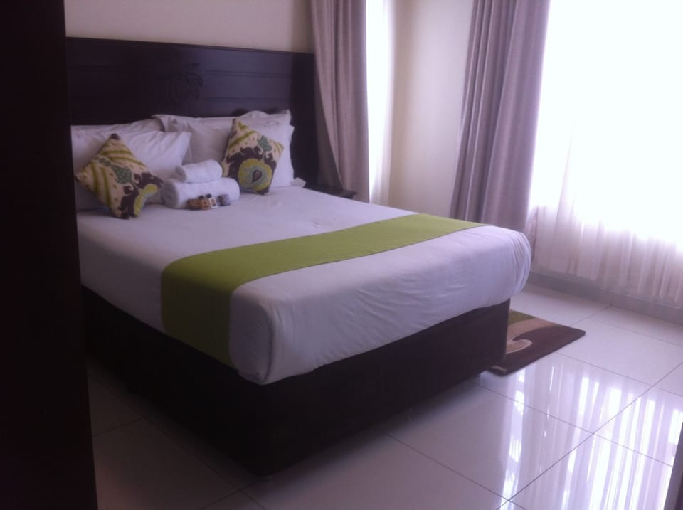 Standard Double Room, 1 Double Bed, Non Smoking | Egyptian cotton sheets, premium bedding, desk, iron/ironing board