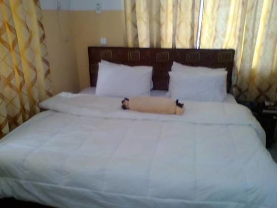 Suite | Desk, free rollaway beds, free WiFi