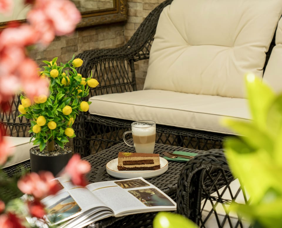 Deluxe Suite, 1 King Bed, Garden Area | Terrace/patio
