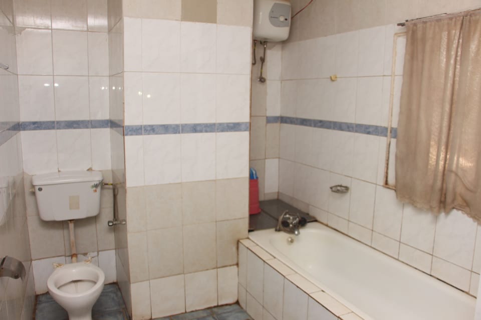 Executive Room, Non Smoking | Bathroom | Towels