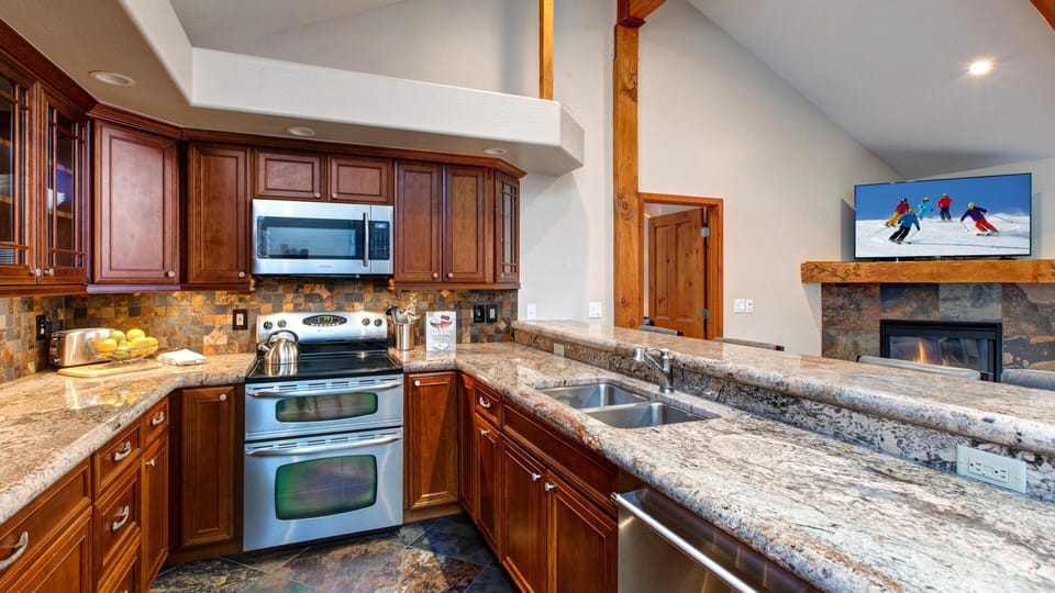 House, 3 Bedrooms | Private kitchen | Coffee/tea maker, fridge, oven, toaster