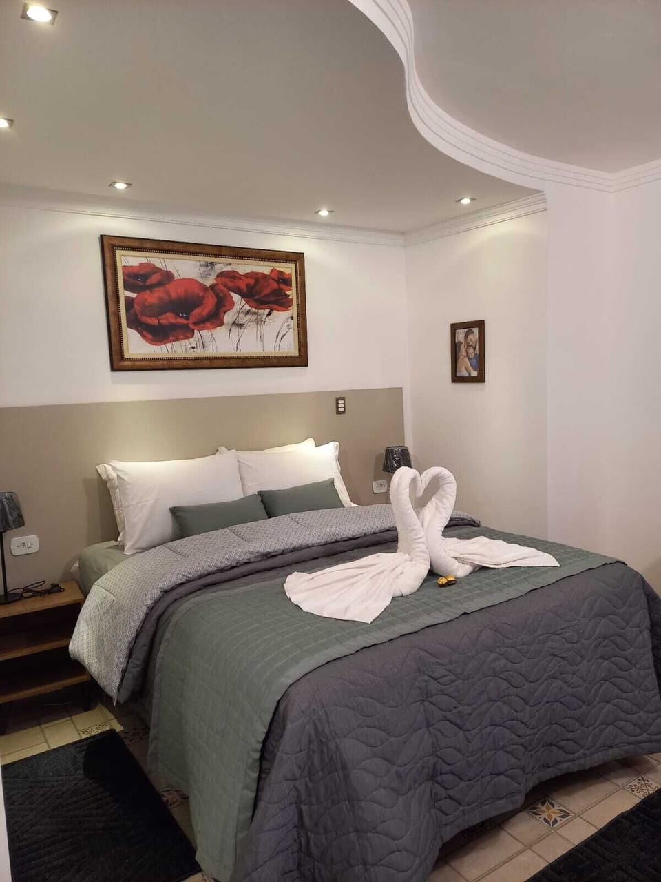Suite Europa, 1 cama queen para não fumante ( Terceiro andar ) | Hypo-allergenic bedding, down comforters, blackout drapes, free WiFi