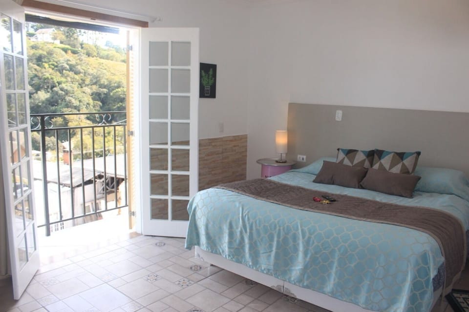 Suite Paris, 1 cama queen, para não fumantes (Segundo andar) | Hypo-allergenic bedding, down comforters, blackout drapes, free WiFi