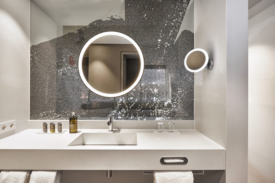 Business Double Room | Bathroom | Shower, towels