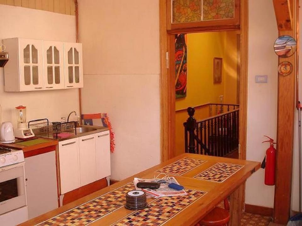 Shared fridge, microwave, cookware/dishes/utensils