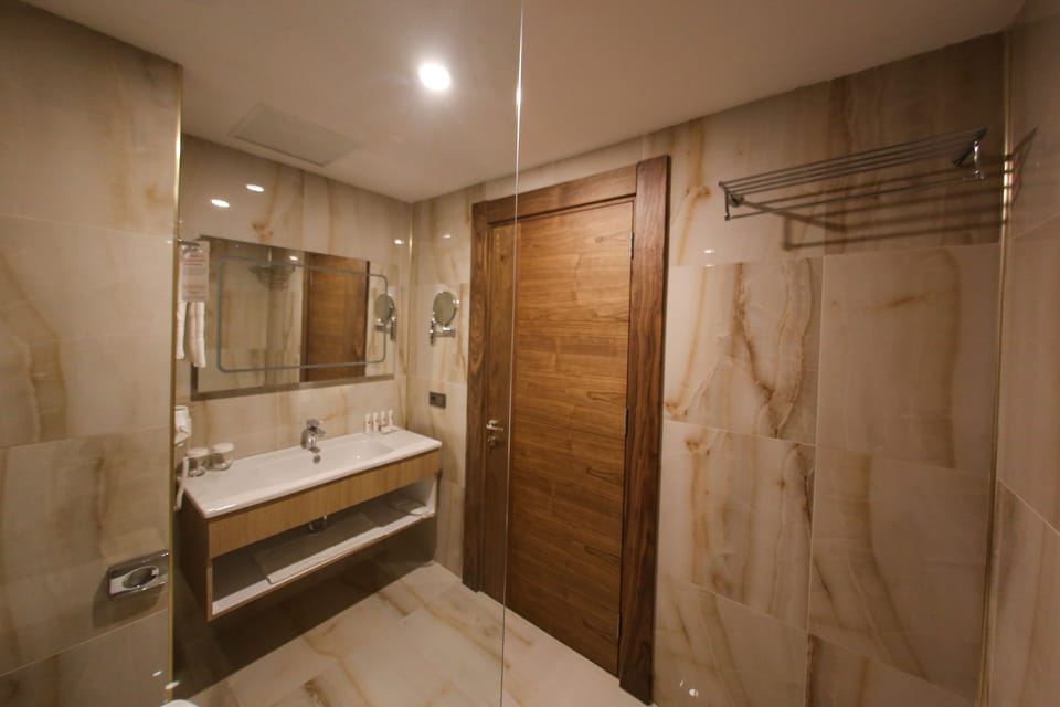Suite, 1 King Bed, Non Smoking | Bathroom | Shower, free toiletries, hair dryer, slippers