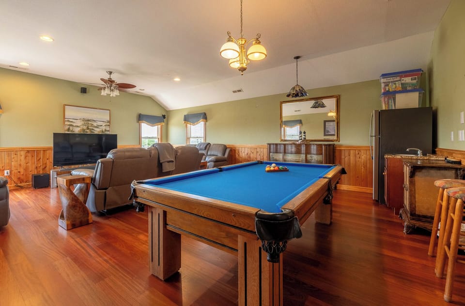 Rec Room with Pool Table