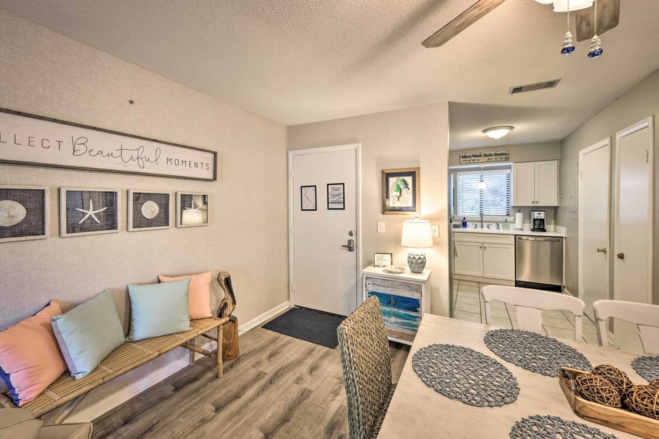 Dining Area | Dishware & Flatware Provided