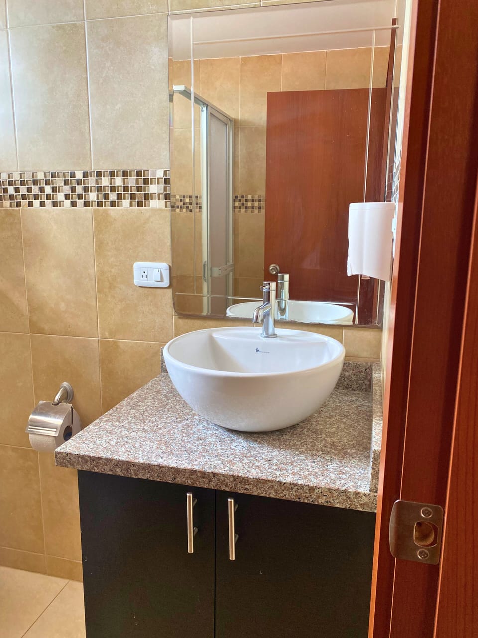 Standard Single Room, 1 Double Bed | Bathroom | Shower, rainfall showerhead, free toiletries, towels