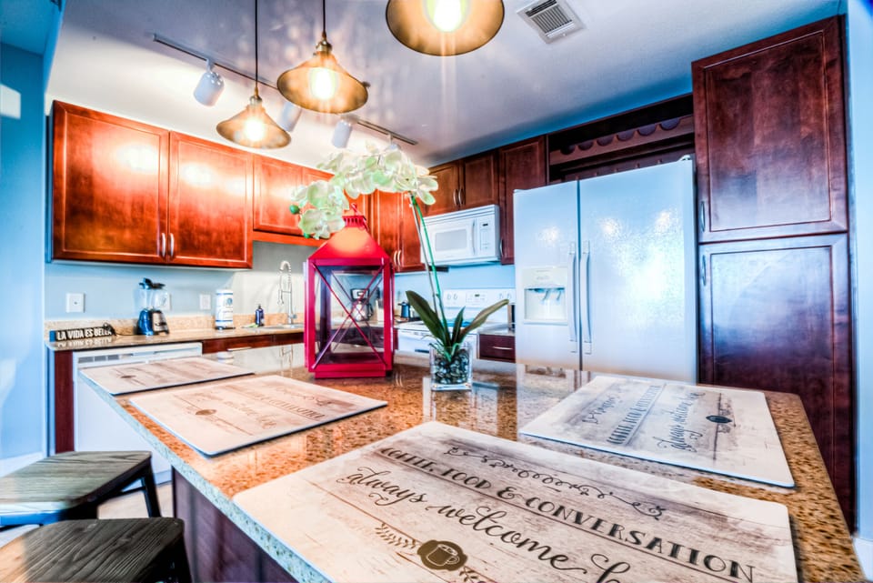 Condo, 3 Bedrooms, Balcony, Lake View (734) | Private kitchen | Cookware/dishes/utensils