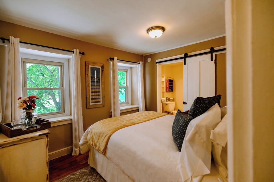 Independence Room (Second Floor, original servant's quarter, winding staircase access) | Premium bedding, Tempur-Pedic beds, individually decorated