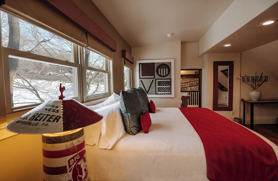 Suite Victory (Third Floor) | Premium bedding, Tempur-Pedic beds, individually decorated