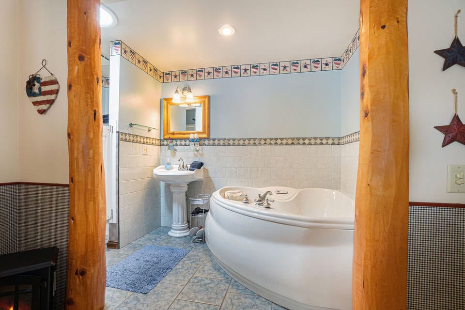 Standard Double Room, Ensuite (Lake Placid Room)
