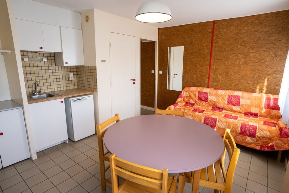 Apartment, 2 Bedrooms, 2 Bathrooms | Living area | Flat-screen TV