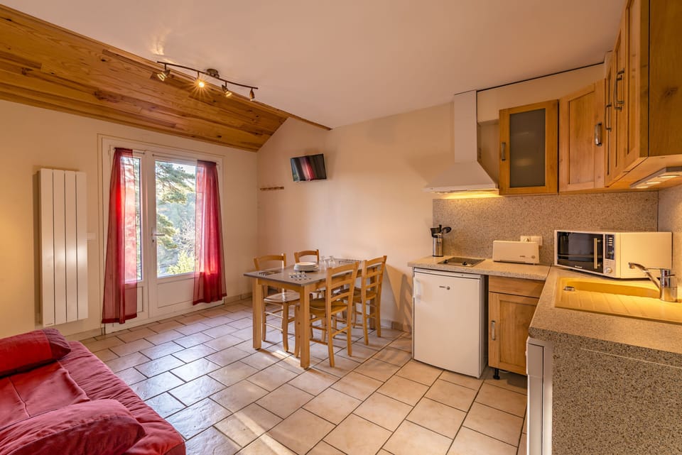 Duplex, 1 Bedroom | Private kitchen