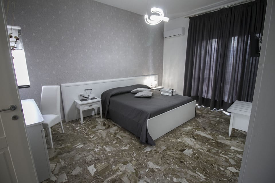 Deluxe Double Room | 1 bedroom, desk, free WiFi, bed sheets