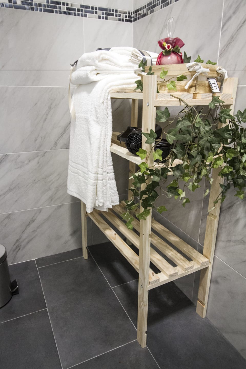 Deluxe Double Room | Bathroom | Shower, rainfall showerhead, free toiletries, hair dryer