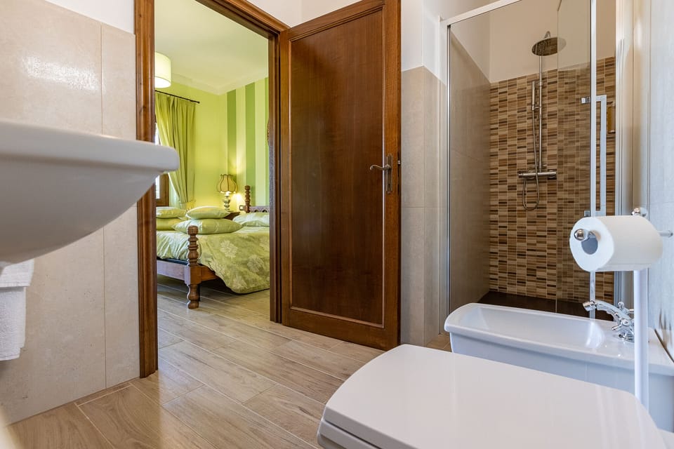 Double Room, 1 Queen Bed, Non Smoking (Olivo) | Premium bedding, down comforters, memory foam beds