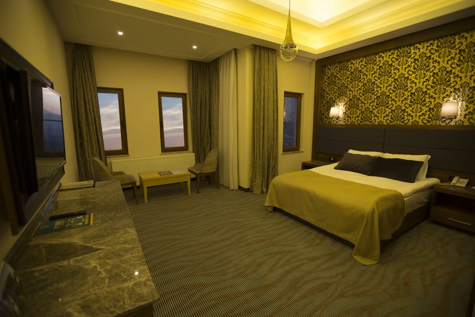 DELUXE GARDEN WIEW ROOM | 1 bedroom, premium bedding, in-room safe, laptop workspace
