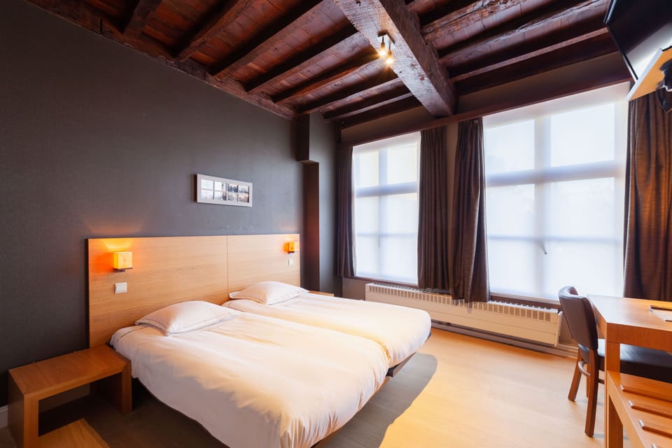 In-room safe, desk, laptop workspace, soundproofing