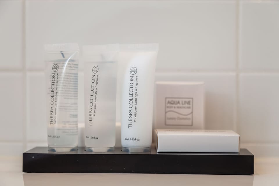 Luxury Double Room | Bathroom amenities | Free toiletries, towels, soap, shampoo