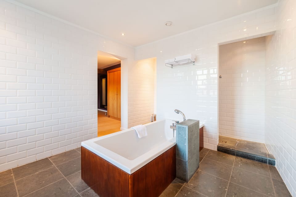 Signature Double Room | Deep soaking bathtub