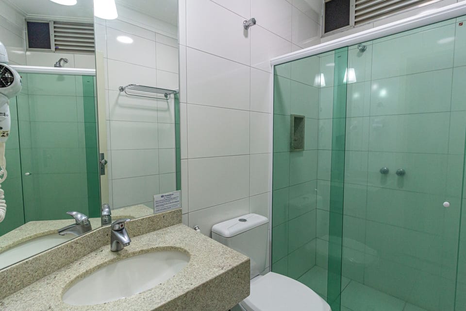 Shower, free toiletries, towels