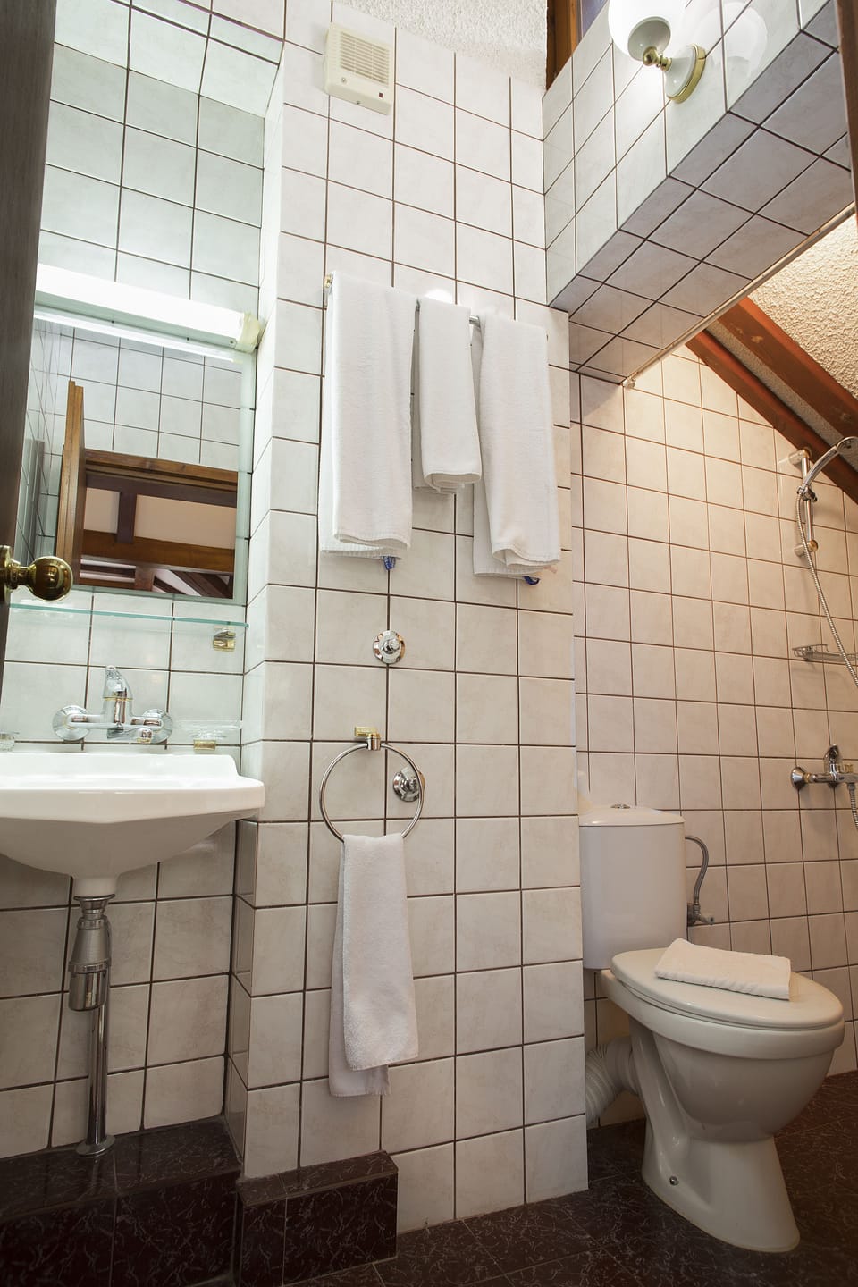 Apartment, 1 Bedroom, Balcony | Bathroom | Free toiletries, towels
