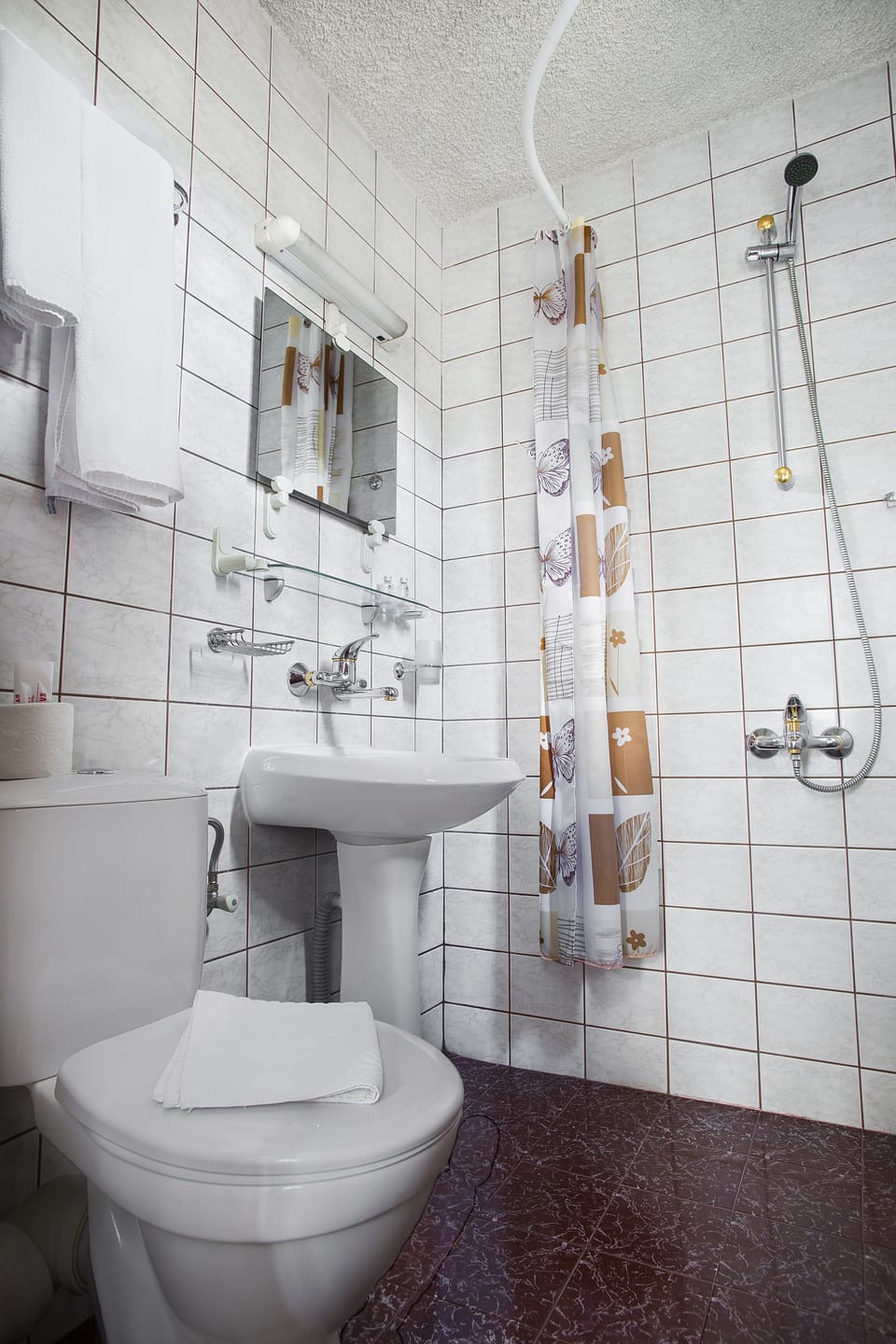 Standard Double Room, Balcony | Bathroom | Free toiletries, towels