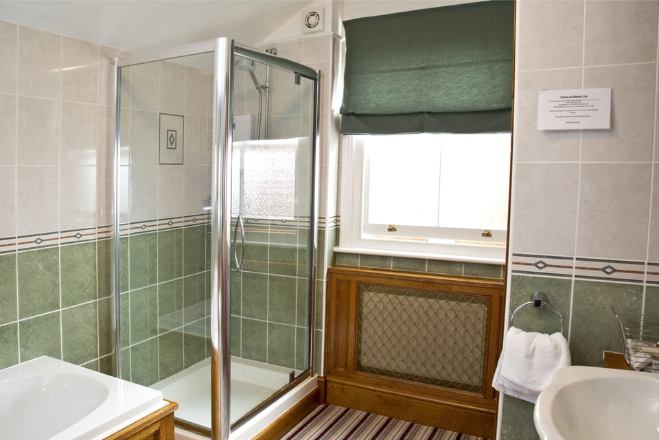 Standard Single Room, 1 Twin Bed | Bathroom shower