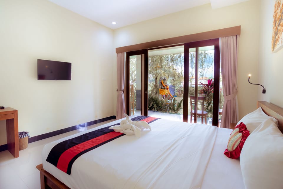 Deluxe Double Room, Non Smoking | Desk, soundproofing, iron/ironing board, free WiFi