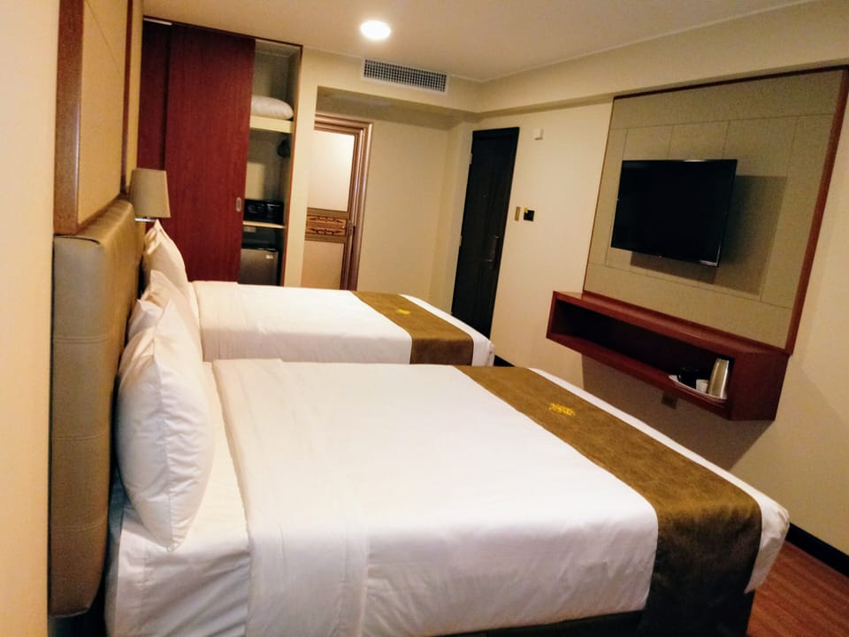 Standard Double Room, 2 Queen Beds | Hypo-allergenic bedding, minibar, in-room safe, desk