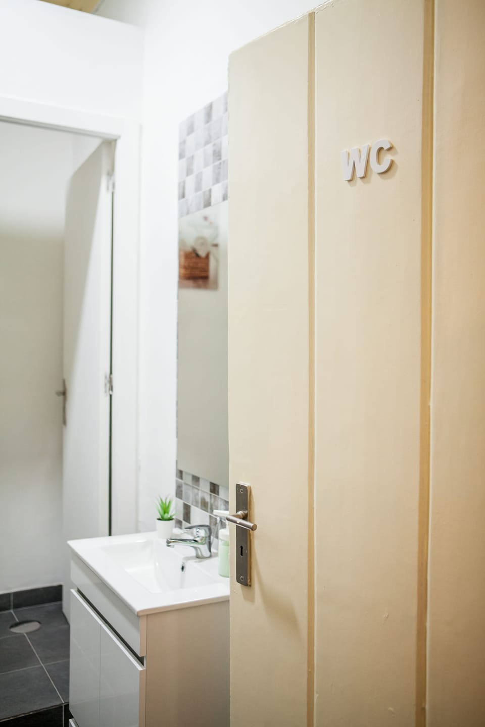 In-room safe, iron/ironing board, free WiFi, bed sheets