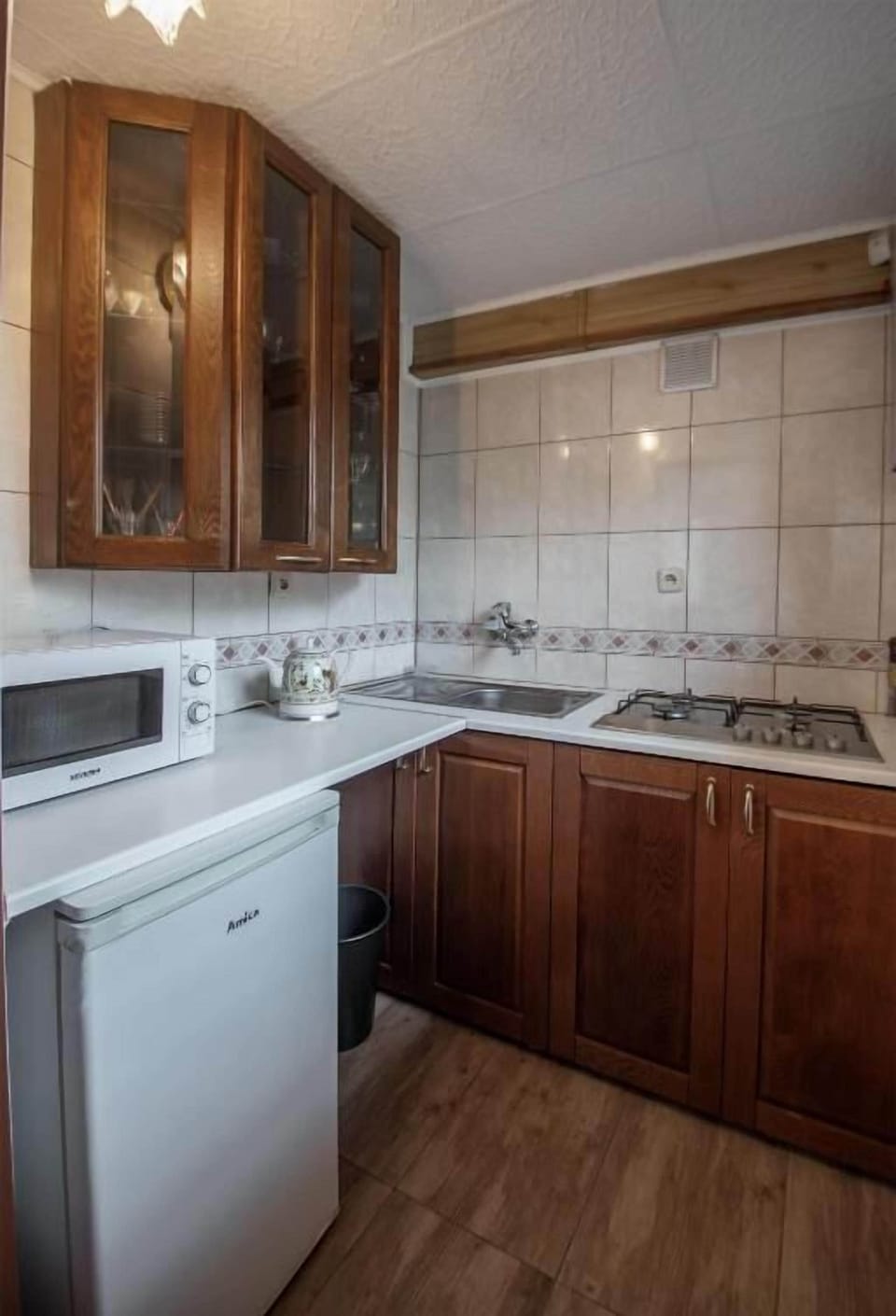 Coffee/tea maker, fridge, electric kettle