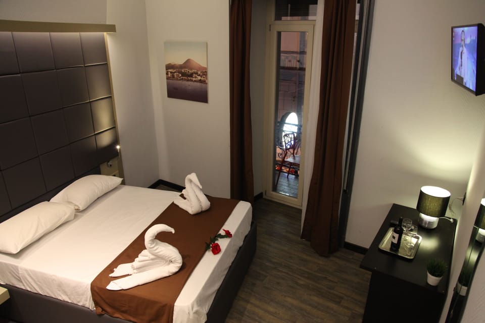 Royal Suite, 2 Bedrooms, Connecting Rooms | Egyptian cotton sheets, hypo-allergenic bedding, down comforters