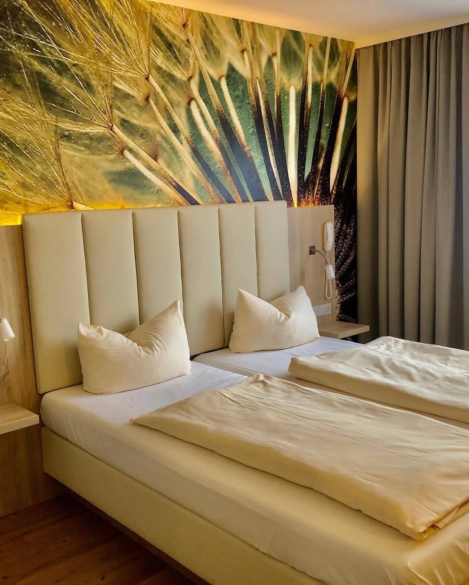 Comfort Double Room | Desk, blackout drapes, WiFi (free), bed sheets