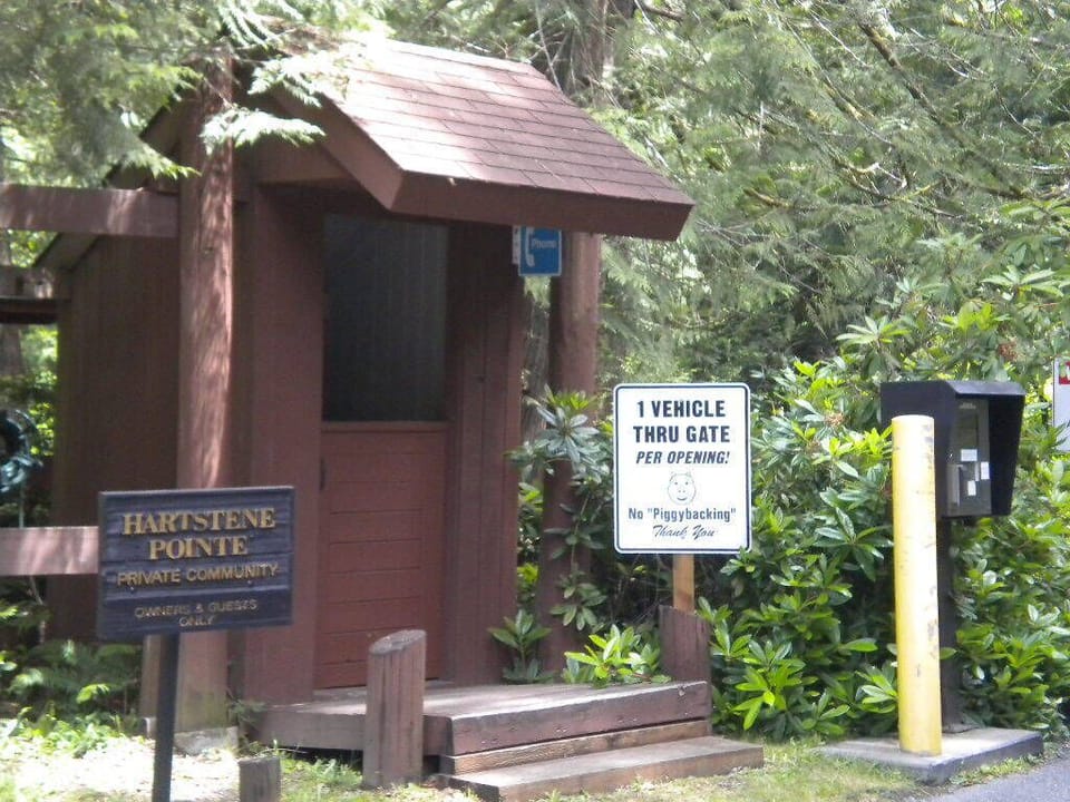 Main Gate entrance to Hartstene Pointe