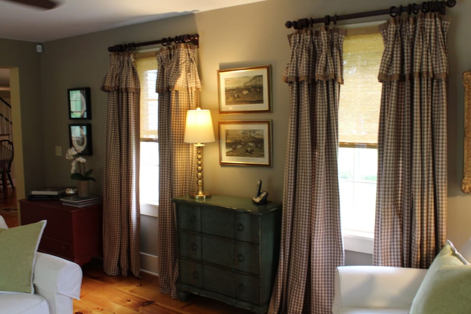 Rabbit Run Farmhouse - Living Room 