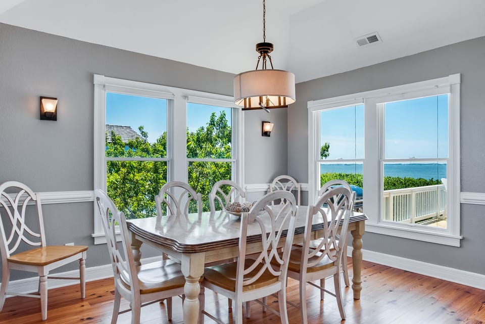 SA06: Tramonti l Top Level Dining Area