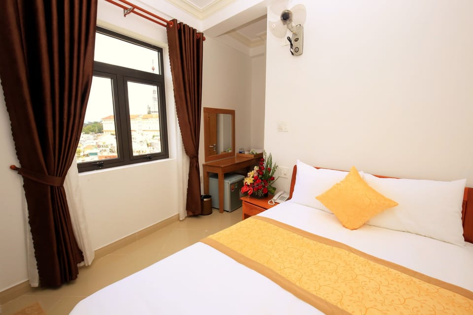 Double Room | Minibar, desk, blackout drapes, soundproofing