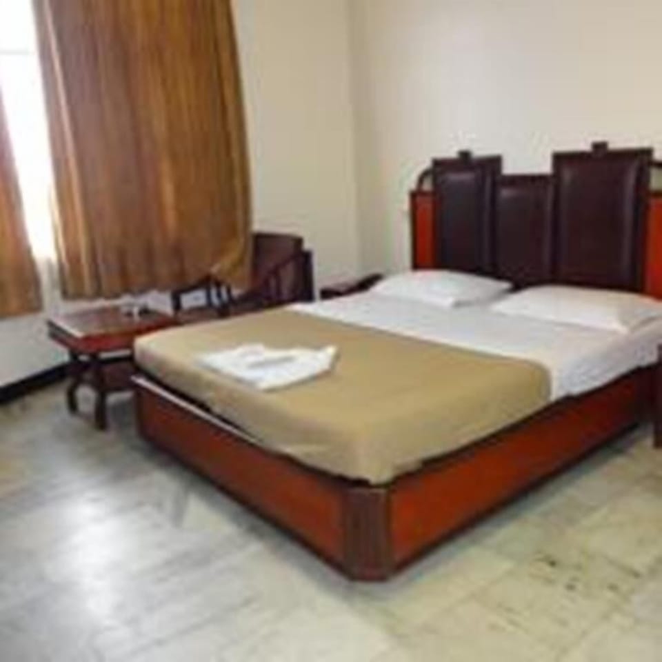 Rollaway beds, free WiFi, bed sheets