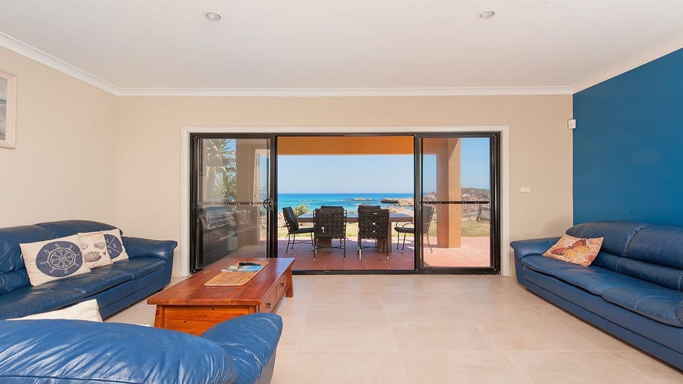 Lounge to Rear Balcony