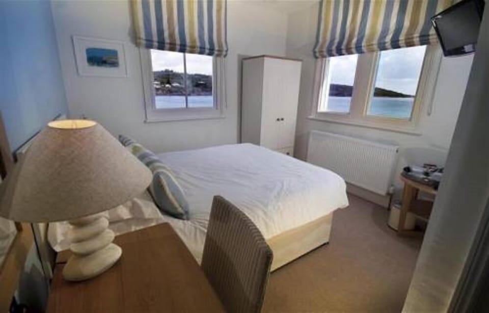 Double Room | Desk, free WiFi, bed sheets